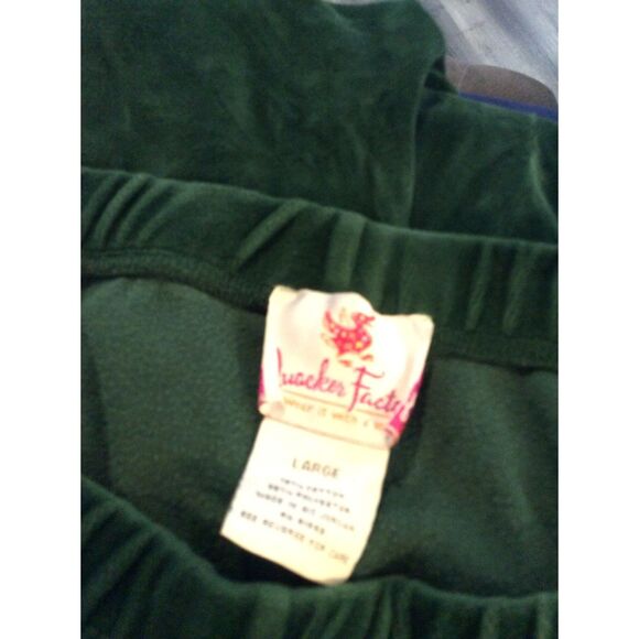 Elegant Green Velvet Pants - Picture 4 of 5